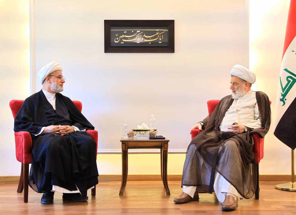 الشيخ همام حمودي خلال استقباله رئيس مركز الجنوب الثقافي الإسلامي الشيخ رعد الباهلي
 البصرة منبع حضاري وعلمي وتراثي غزير، وعلى أبنائها الاعتزاز بذلك، والحرص على استقرارها وعودتها كواجهة عراقية مشرقة
#الشيخ_همام_حمودي
همام حمودي
المجلس الأعلى الإسلامي العراقي .