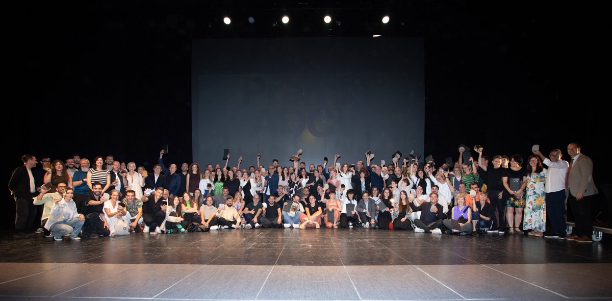 La d'ahir va ser una nit molt especial. Gaudim del millor disseny de CV i del millor dels premis: reunir a la Gala Premis ADCV a professionals i entitats sòcies, col·laboradores i aliades
A totes i cadascuna de les 700 persones, moltíssimes gràcies!🙌🙌
🔛adcv.com/val/premiosadc…