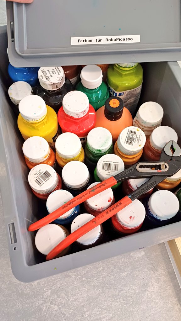 MMagdowski's tweet photo. Wir sind morgen mit unserem #RoboPicasso wieder der Eyecatcher im Foyer des @STIMULATE_FC beim #TomorrowLabs-Festival im #Wissenschaftshafen, haben heute schon aufgebaut, das Papier ausgelegt und die Farben bereit gestellt.
Besucht uns zwischen 16 Uhr und 21 Uhr im Speicher B! https://t.co/1wLzpSCe65