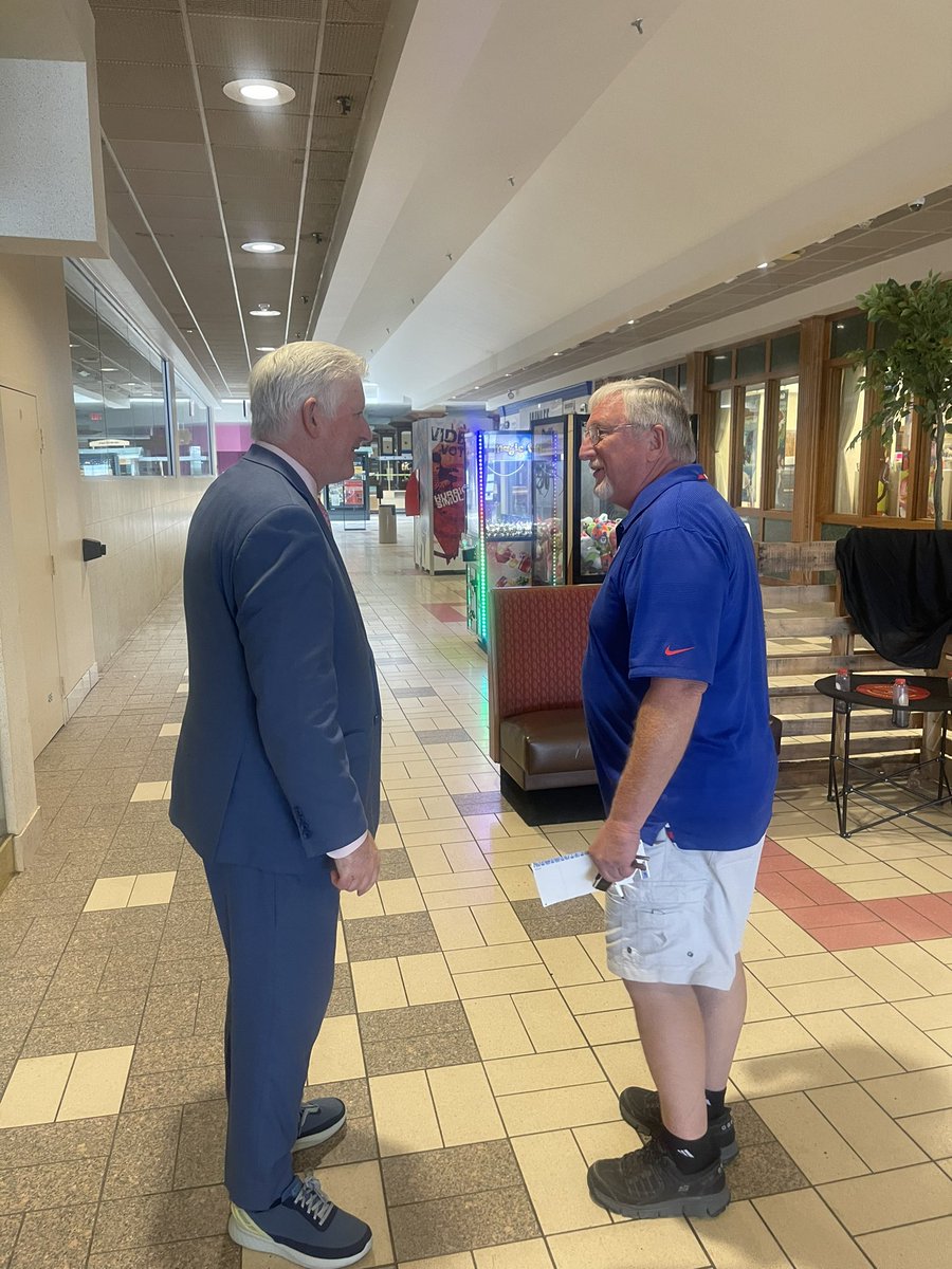 ErieCountyClerk's tweet photo. 📢The Erie County Auto Bureau located in the @EHMshopping is open Tuesday-Friday 10-6pm & Saturday 8-3pm. Please continue to use the mall entrance by @Duffs_Wings‼️
Visit https://t.co/S4cdf3JrAi for a full list of all #DMV locations & hours throughout #ErieCountyNY!
#RenewLocal https://t.co/r3K2Ym8img