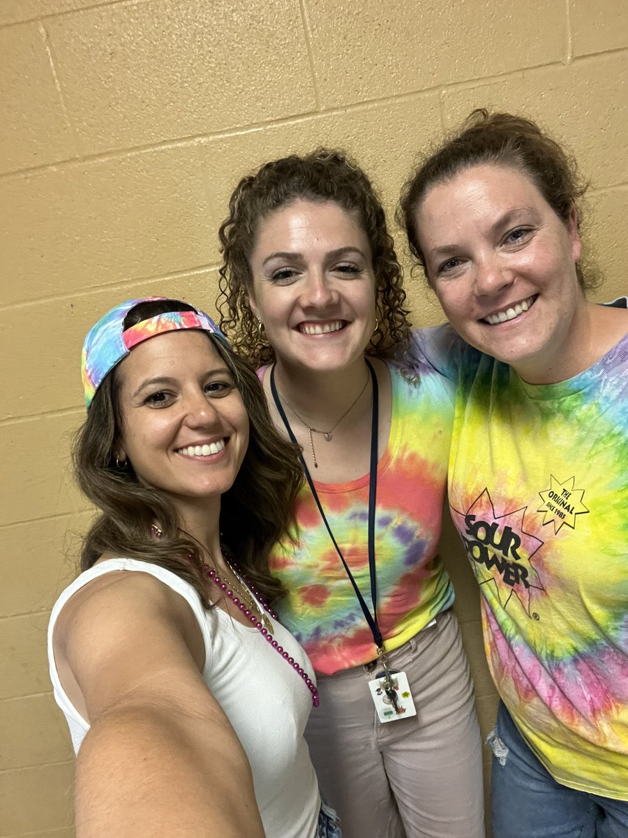 MsRosariosClass's tweet photo. Tie- Dye day! @TribuneDrive ❤️🧡💛💚🩵💙💜 https://t.co/d55aQ2OkIK