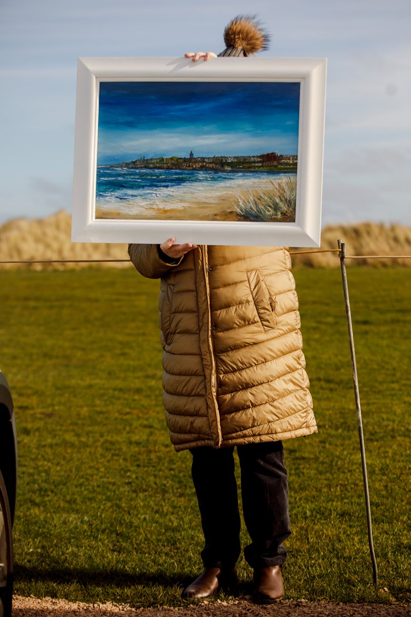 « Ils sont comme une nuée d’oiseaux. Ils courent dans la mer comme des chevaux en Camargue. Ils font partie de la nature. » Pour le @MagazineSpheres spécial arts et JO, reportage atmosphérique sur la plage de West Sands : celle des Chariots de Feu. 📷: <a href="/robertormerod/">Robert Ormerod</a>