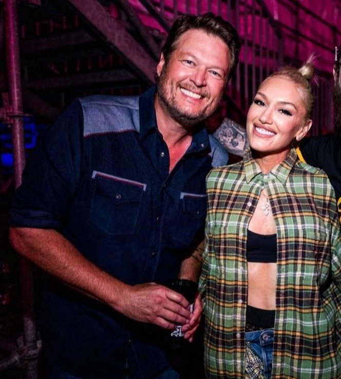 MusicCoffeeLol's tweet photo. Give it one day, and all the girls in Nash will be wearing a top with shirt, like Gwen #trendingqueen https://t.co/7dqz08xByF