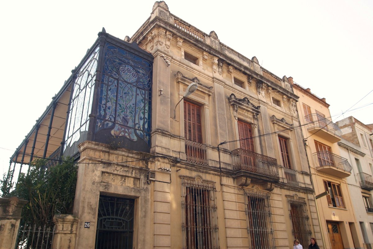 TSantSadurni's tweet photo. 🧐 Descobreix el Sant Sadurní anecdòtic

👉 Ruta guiada a peu pel centre de @santsadurni_cat i visita al #cavacentre

📅 Dissabte 15 de juny, 16.30h

🎟️ 12,00 €. Reserva prèvia https://t.co/JQOLS1zOcY

#ruta #visitaguiada #juny @Gustaterra @roserserramedin @penedesturisme https://t.co/Bgr6c96QVj