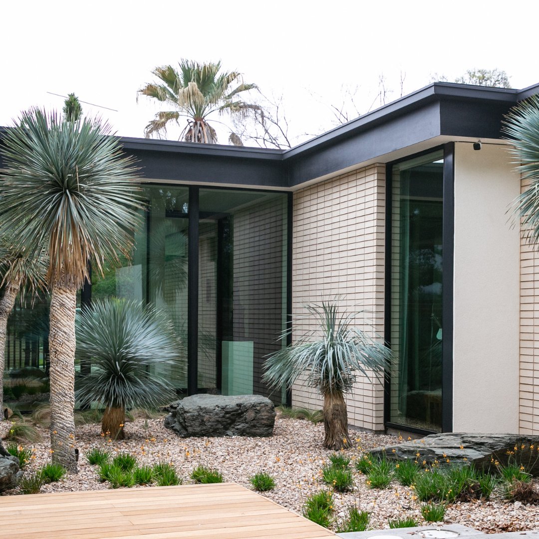 RAMwindowsdoors's tweet photo. 🌴 Situated in vibrant South Austin, this modern, artistic home captures the essence of contemporary living and is a testament to the creativity and vision of its owners and @LBRhomes who make every corner a thoughtful space. https://t.co/M2JEsT01jo