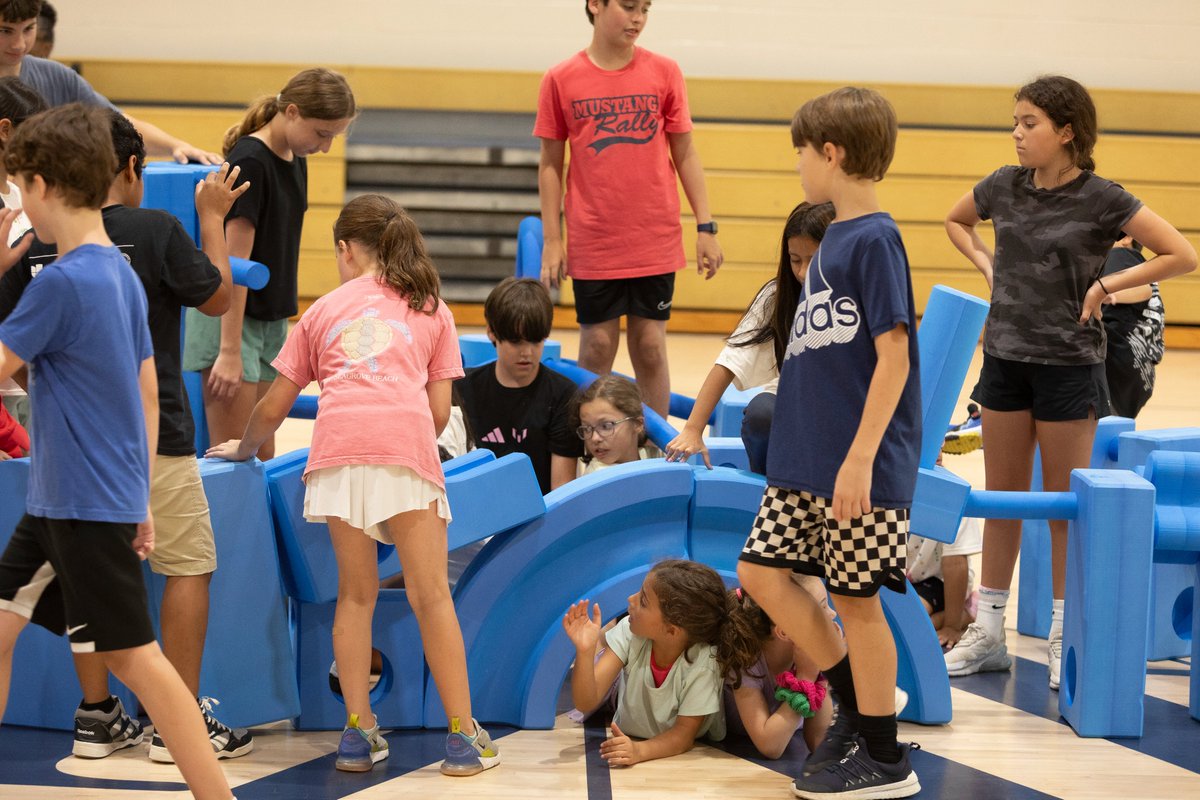 klundstromatmv's tweet photo. The camps that #buildtogether 🏗️#staytogether - #AmpCamp is making #friends ✌️with @losninosprimero campers - we share space and #grace @TheMVSchool 💙#havefun https://t.co/RCVGt6b5VS