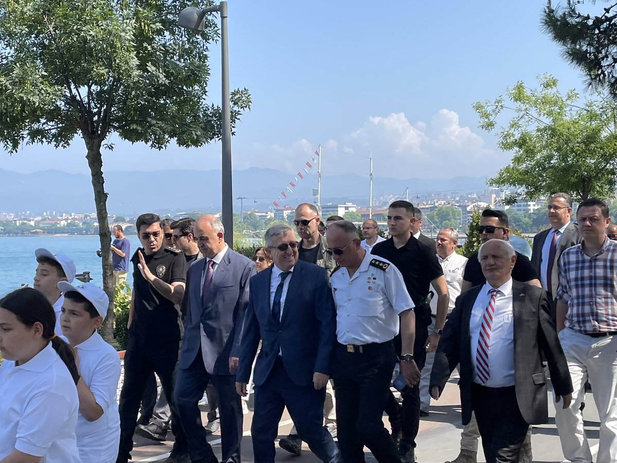 orducsb's tweet photo. 5 Haziran Dünya Çevre Günü kapsamında sahil yürüşümüz ve deniz kirliliğinin farkındalığını artırmak amacıyla dalgıçlarımız tarafından yapılan dip temizliği https://t.co/ZwQW4h3Z37