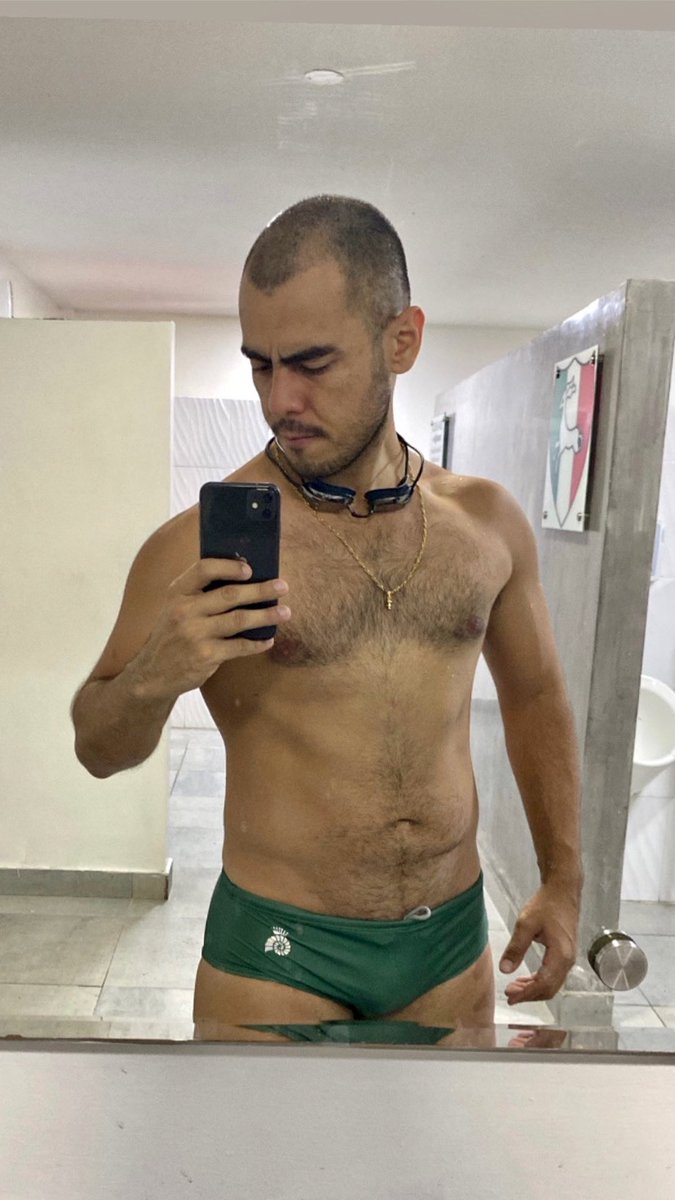 AndrsArciniegas's tweet photo. #friday #swim #weekend #SelfieFriday  #sports #hairyguy 🦈 https://t.co/JXKHVXAvZ5