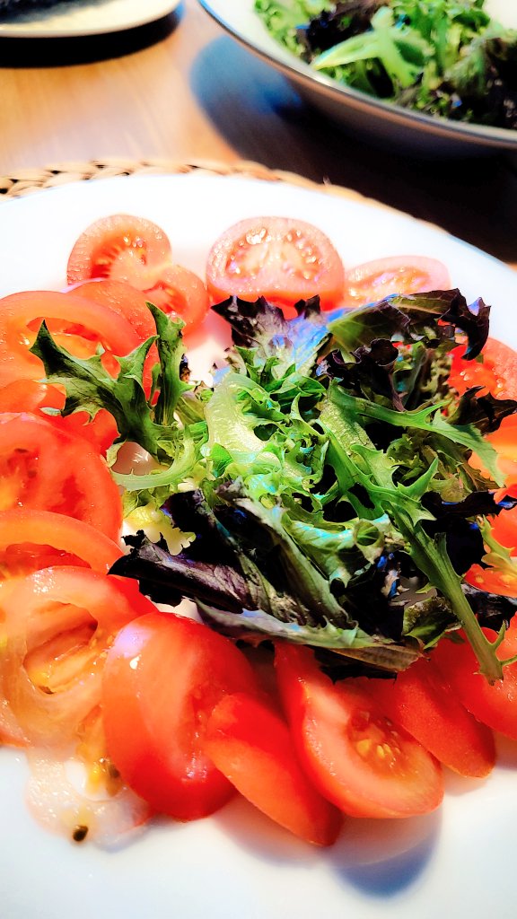 anatusparvus's tweet photo. #Essen #eten #meal
#cooking #kochen #koken
#GutenAppetit #Enjoyyourmeal
#EetSmakelijk #Eiersalat
#OatCracker #Salat #Tomaten https://t.co/rp2YqnSbBp
