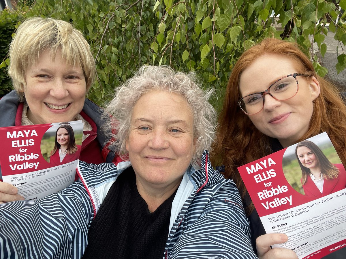 Out leafletting in Greyfriars tonight for the Labour candidate for General Election Maya Ellis 🌹<a href="/RVLabour/">Ribble Valley Labour</a>  with @CllrNeeve <a href="/valeriewise100/">Valerie Wise</a>