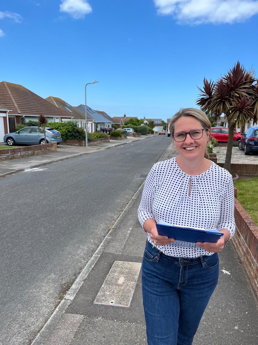 helenharrisonuk's tweet photo. Lovely day knocking on doors in East Thanet today. Lots of interesting conversations with people who care about their area and their country. #ListeningToEastThanet #VoteHarrison https://t.co/K2RTe0ceuu