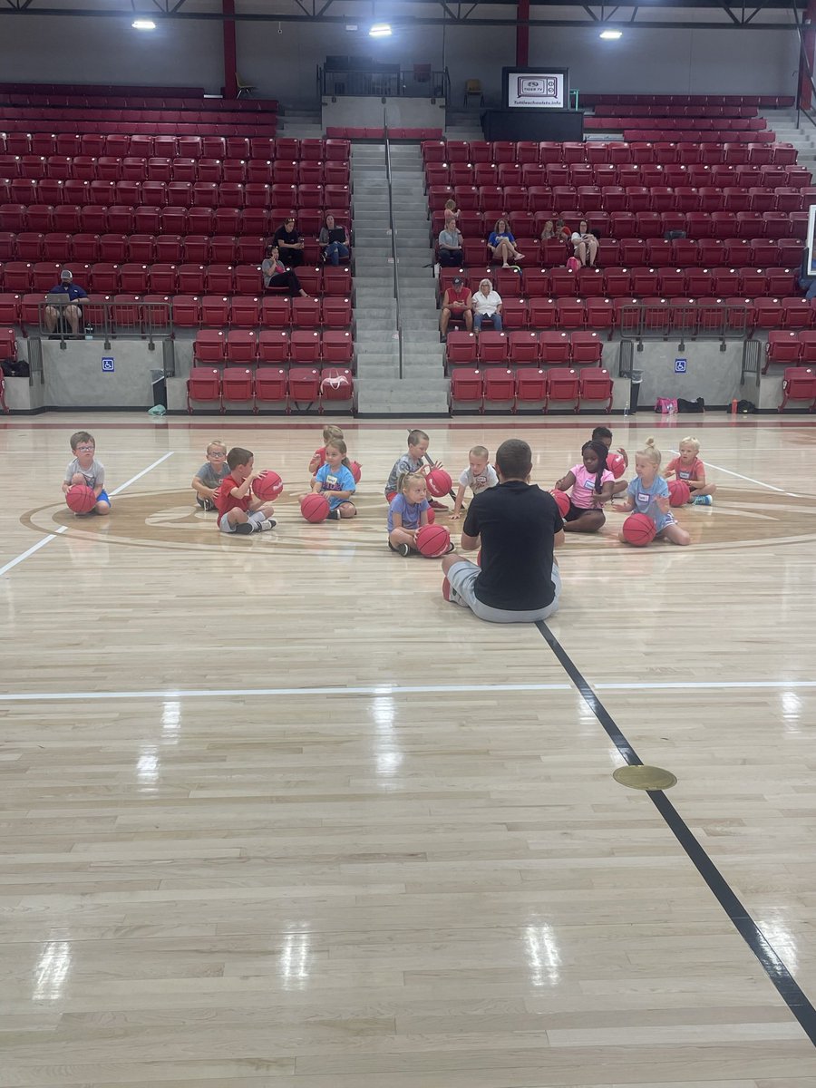 tuttle_gbball's tweet photo. Wrapped up our camp week today! 111 campers came through our doors this week, and we had so much fun teaching them some basketball and hopefully sparking a love for the game! #family @Tuttle_Ath_Dept @tuttle_mbb https://t.co/52Y65yADge