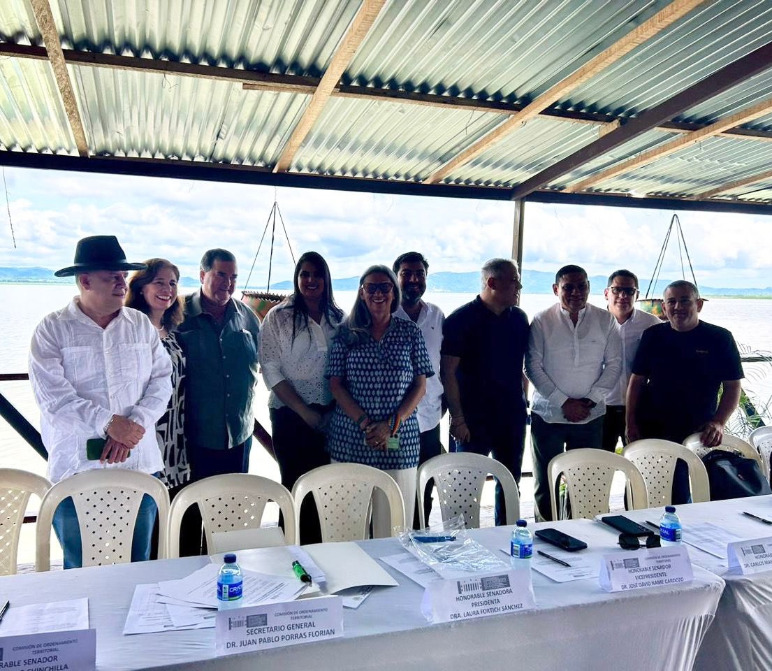 MinAmbienteCo's tweet image. #AEstaHora, en #Sabanalarga (Atlántico), nuestra viceministra, Tatiana Roa, participa en la sesión descentralizada de la Comisión de Ordenamiento Territorial del Senado de la República, donde se exponen las medidas adoptadas para preservar el bienestar de los ecosistemas del