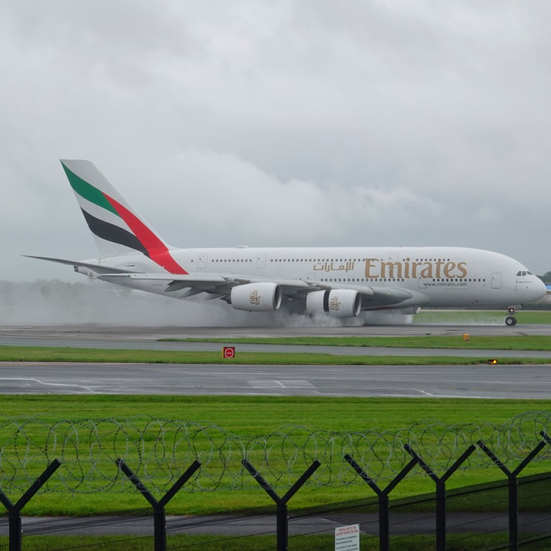 Michaelflying28's tweet photo. Emirates Airbus A380-800 A6-EDU arriving at Manchester Airport from Dubai International Airport 23.7.23.
#emirates #emiratesairline #flybetterwithemirates #a380 #a388 #a380800 #airbus380 #airbus388 #airbus380800 #airbusa380 #airbusa388 #airbusa380800 #airbus https://t.co/eSrNHU5LMt