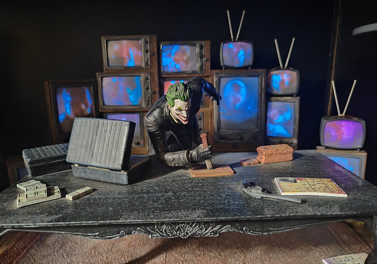 FreakaDARK's tweet photo. Después de 10 años le pongo pilas otra vez a mi estatua del 𝐉𝐨𝐤𝐞𝐫 de 🦇 𝐀𝐫𝐤𝐡𝐚𝐦 𝐨𝐫𝐢𝐠𝐢𝐧𝐬 https://t.co/UWZPSxHrS9