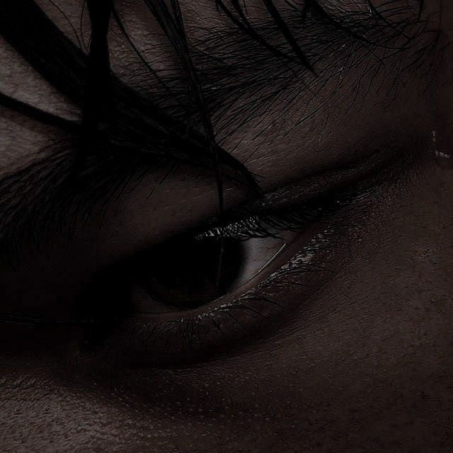 Беда не придет одна. 

В последнее время гриверы появляются все чаще и чаще. Сегодня едва не пришлось сбиться с привычного маршрута, удирая от одного из них