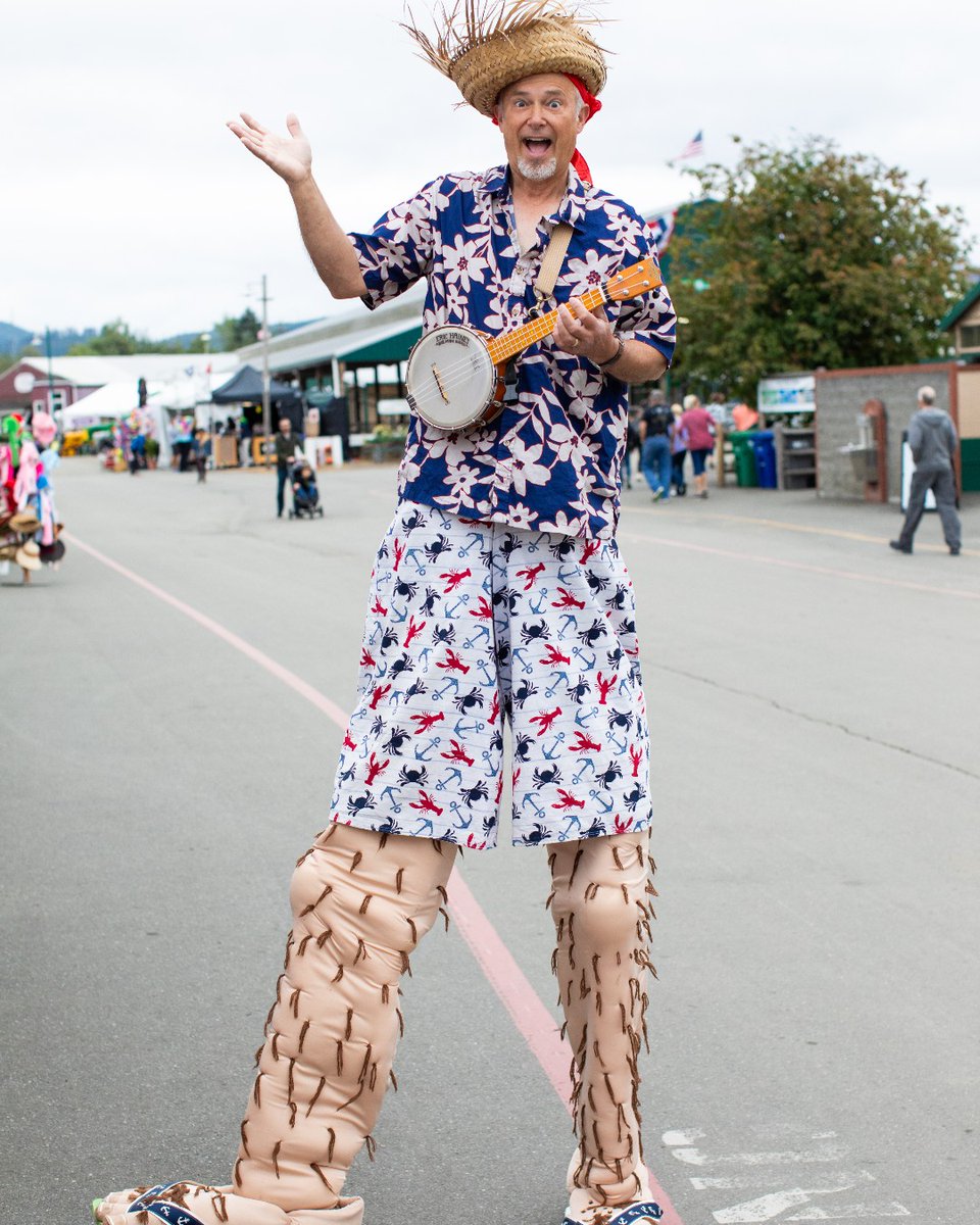 EvergreenFairWa's tweet image. 🌺✨ Happy Fair Photo Friday! We love this picture of our roving performer, Eric Haines, out and about, sprinkling aloha and joy all around the fairgrounds. The fun never stops at the Evergreen State Fair! evergreenfair.org

#FairMagic #EvergreenStateFair #FairFun