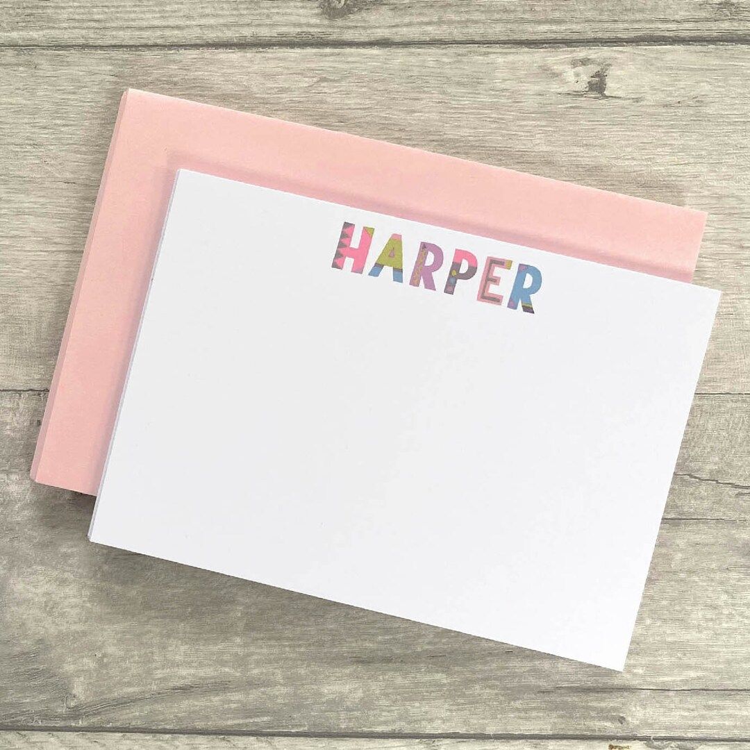 These personalised note cards are a great way to keep in touch with friends and family. You can but them in a variety of pack sizes and make a lovely gift! buff.ly/3ujsY6i #womaninbizhour #inbizhour
