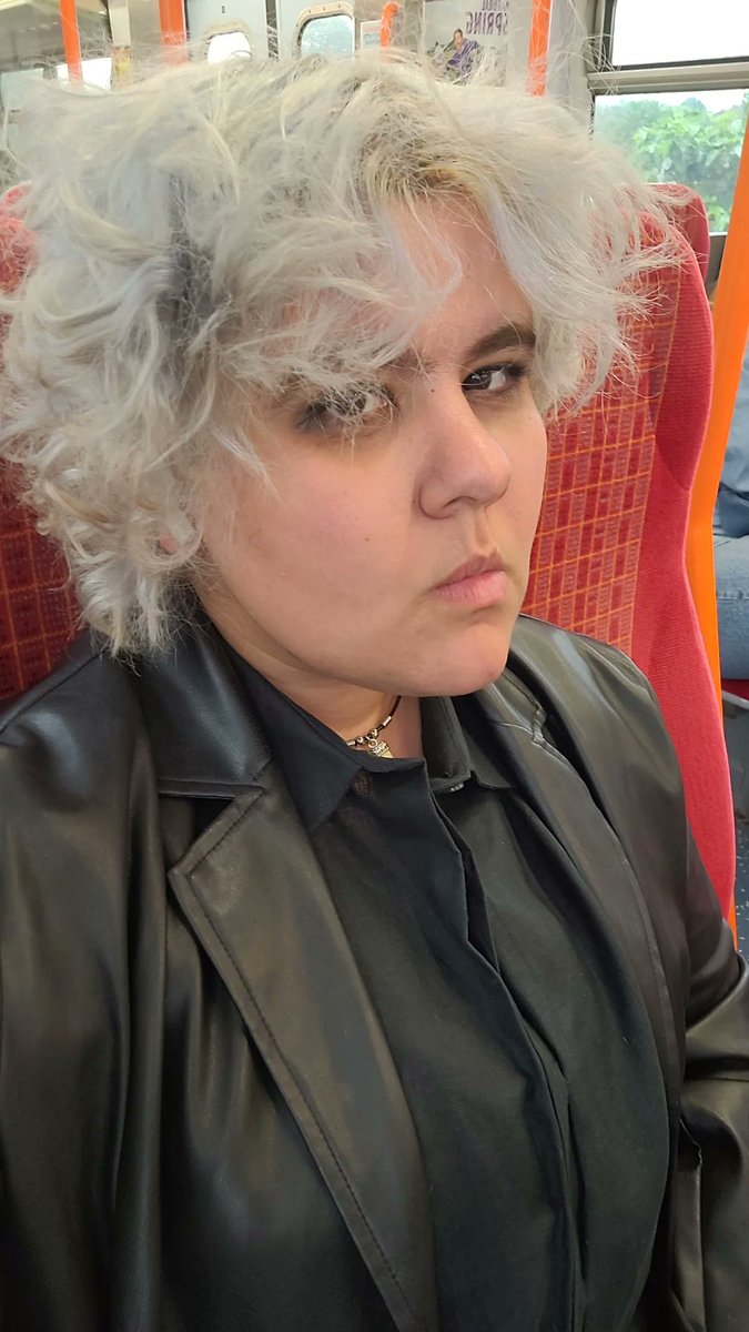 Deadlyartisan69's tweet photo. Low key Lucifer cosplay for Dreamling day
I don't actually know what I'm doing at the New Inn but we roll 💀

#thesandman #dreamling #Lucifer https://t.co/BV27yZe5EI