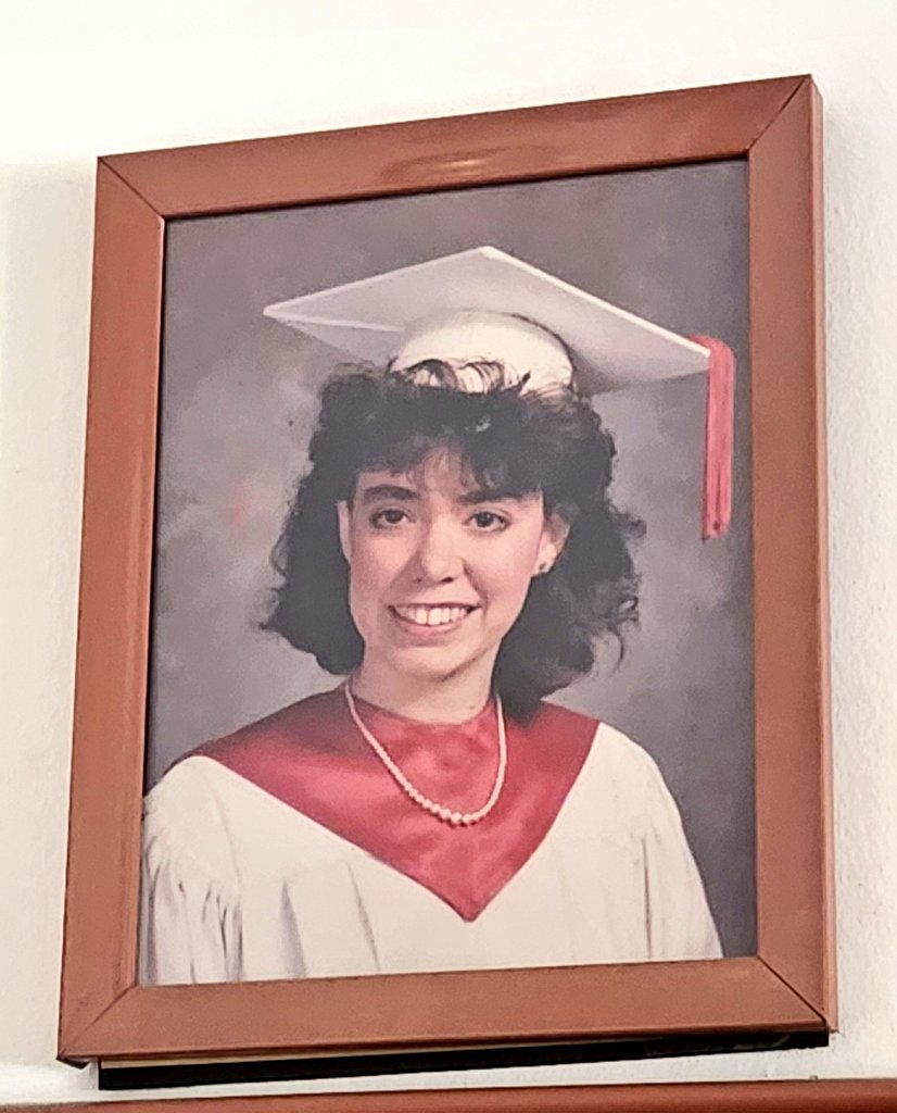 SheilaShowPHL's tweet photo. Hard to believe 37 years ago. #FlashbackFriday
June 5, 1987 🎓
St. Maria Goretti High School #Classof87 ♥️
#thebestoftimes
#graduation https://t.co/oJetldNuih