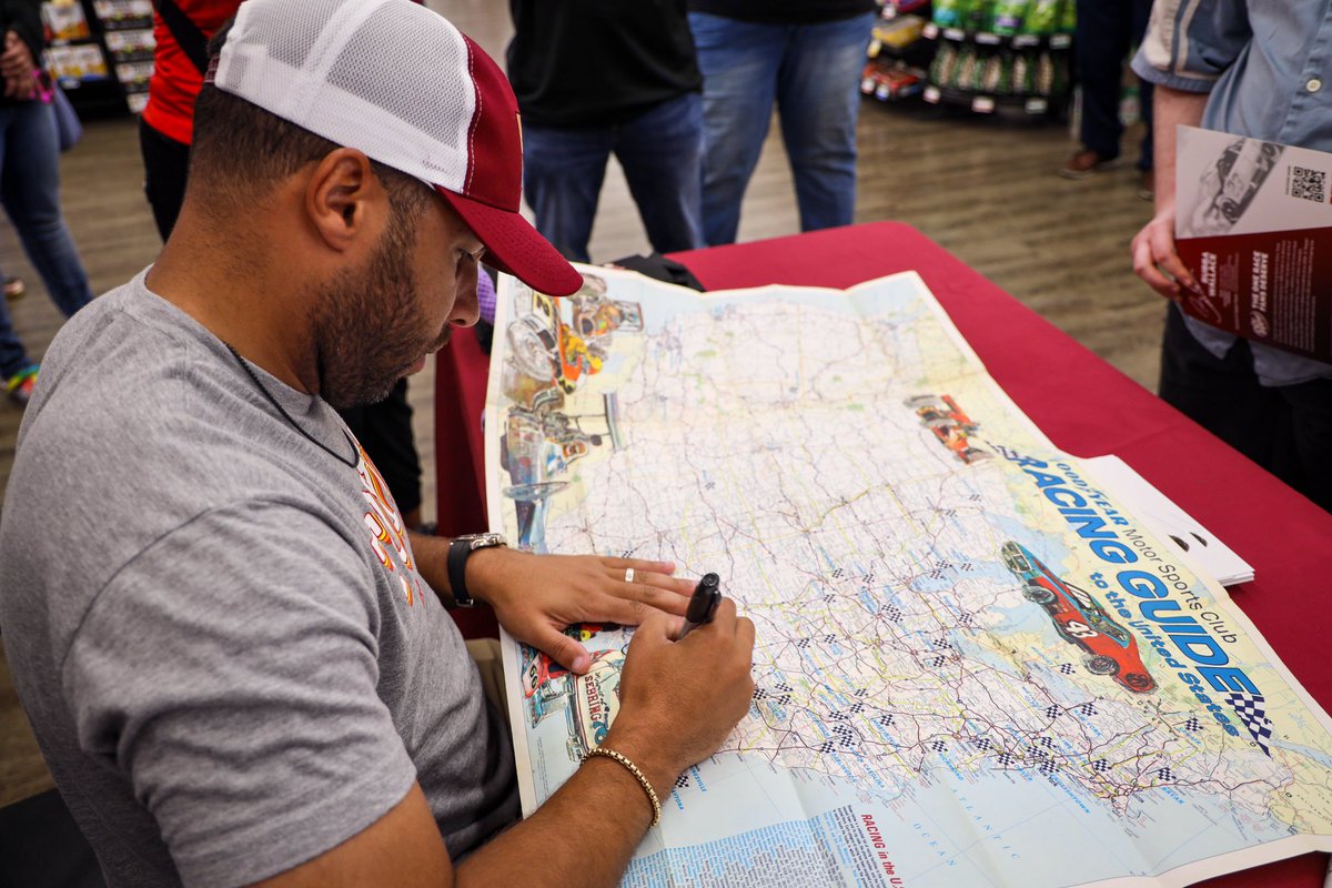 RaceSonoma's tweet photo. Feeling Lucky. 😎✍️ @BubbaWallace https://t.co/3aaLvu7bEH