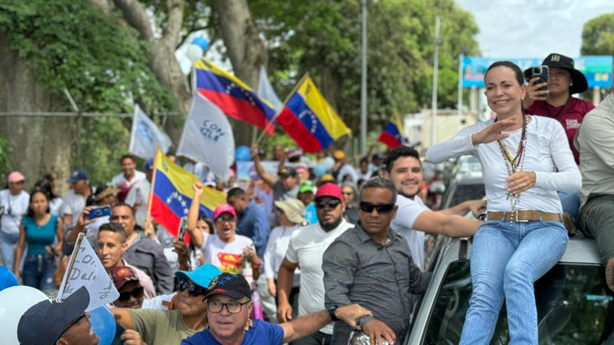 ConVzlaComando's tweet photo. ¡Ya estamos en Delta Amacuro! 

“Bienvenidos a Tucupita, tierra del warao. Aquí estamos resteados con María Corina y Edmundo”.

#VamosAGanar https://t.co/FOykVuruZQ