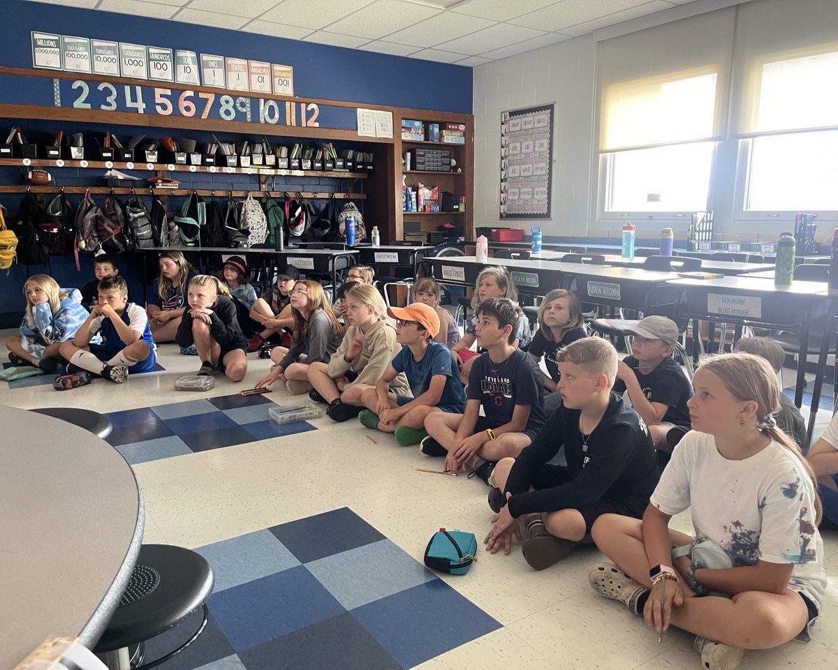 Today 4th-grade students <a href="/kendallcsd/">kendallcsd</a> Zoomed with Neuroscientists at Columbia Univ. <a href="/CUNeuroOutreach/">CUNO</a> to learn how the brain processes sensory input. They made a spinner to understand optical illusions and experimented with touch sensitivity using calipers.