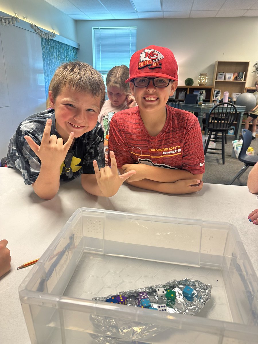 mrshowerton18's tweet photo. Friday STEM challenge: How can you design an aluminum foil boat to hold the most amount of weight? 
#starssc @ShoalCreekStars @MrsGinnings4th https://t.co/EQnOakwVkL