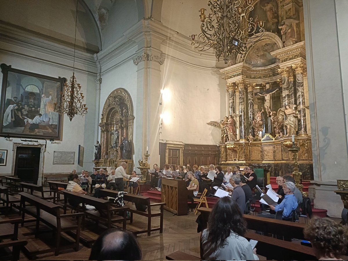 Coral Sant Jordi (@coralsantjordi) on Twitter photo Fa goig de veure el <a href="/CorLlevant/">Cor Llevant</a> i el Cor Ponent cantant junts, preparant l'homenatge a M. Teresa Giménez
<a href="/CoralSantJordi/">Coral Sant Jordi</a> <a href="/corjovestjordi/">Cor Jove de la Coral St Jordi</a> Fa goig de veure el <a href="/CorLlevant/">Cor Llevant</a> i el Cor Ponent cantant junts, preparant l'homenatge a M. Teresa Giménez
<a href="/CoralSantJordi/">Coral Sant Jordi</a> <a href="/corjovestjordi/">Cor Jove de la Coral St Jordi</a>