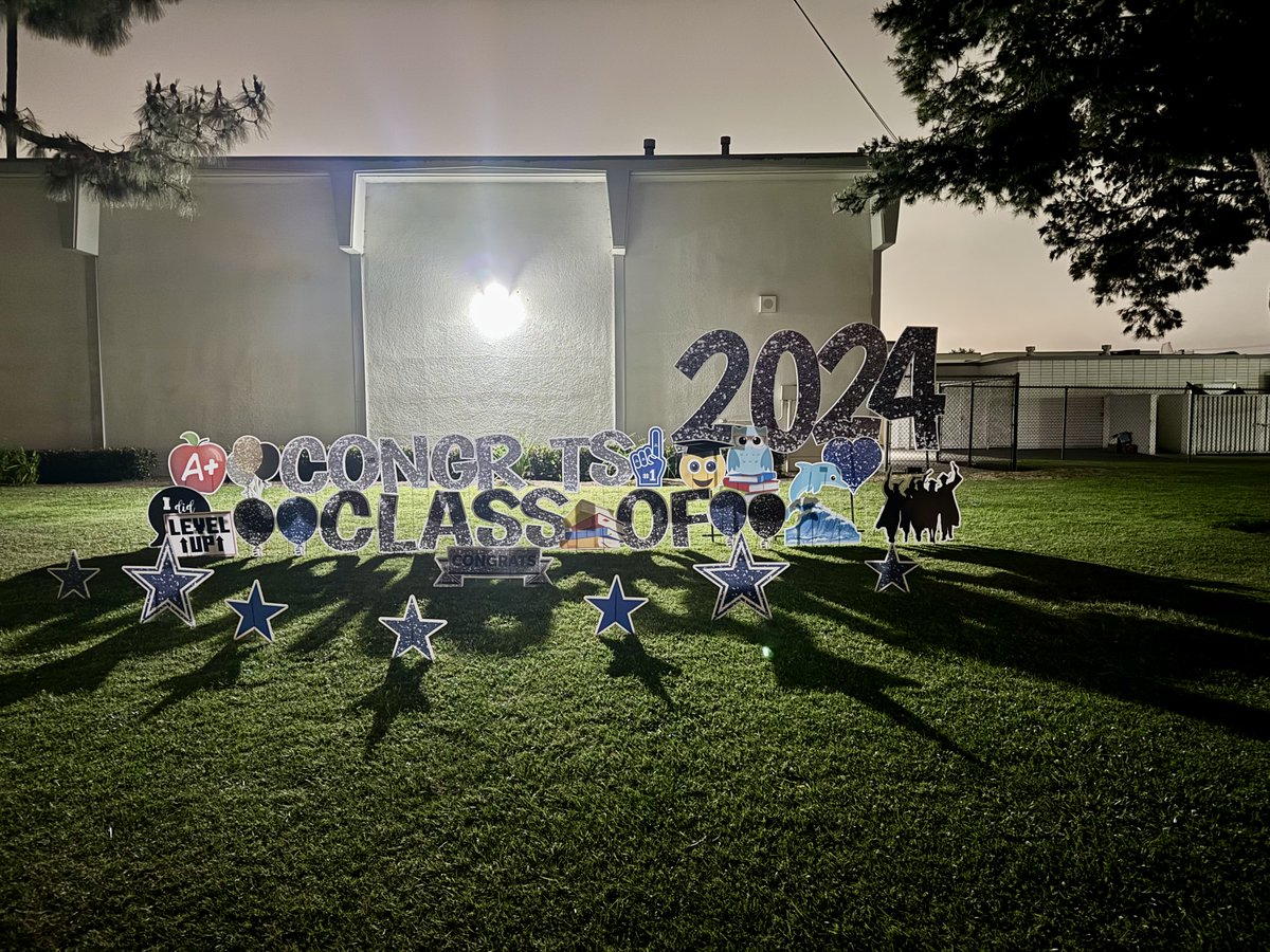 WESDolphins's tweet photo. Started week with our Dual Promotion Ceremony &amp; ended the week with our 6th grade Promotion. Congratulations &amp; Go Dolphins! Comenzamos la semana con nuestra ceremonia del programa Dual y terminamos la semana con nuestra Promocion de 6to grado. Felicidades! Vamos Delfines! #NMUSD https://t.co/MfBDx5duEN
