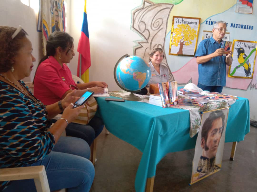 #5Junio 📚🎓  En la Unidad Educativa Joaquín Crespo de Calabozo, estado Guarico, se llevó a cabo el foro: “Vigencia del Pensamiento Bolivariano a través del tiempo”.

Estudiantes y docentes de la institución se unieron en este importante evento.
#LaEsperanzaEstáEnLaCalle #Bolívar