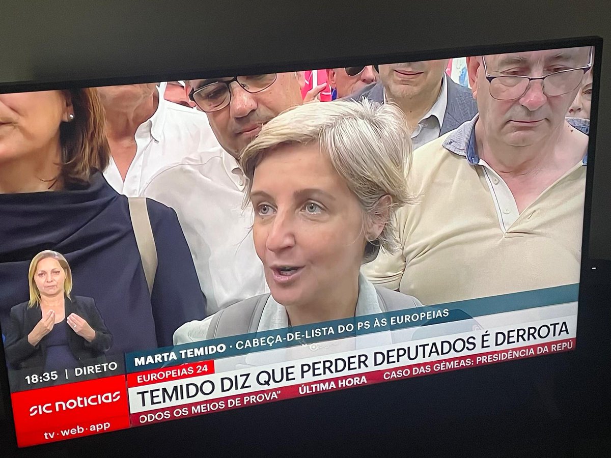 mcbranco's tweet image. Marta Temido em Setúbal . Atrás de polo creme está António Baptista Dias, operacional das FP25 e militante do PS. Foi ele que disparou e matou à queima roupa o agente da PJ Álvaro Militão. Foi condenado a 15 anos e 6 meses de prisão.