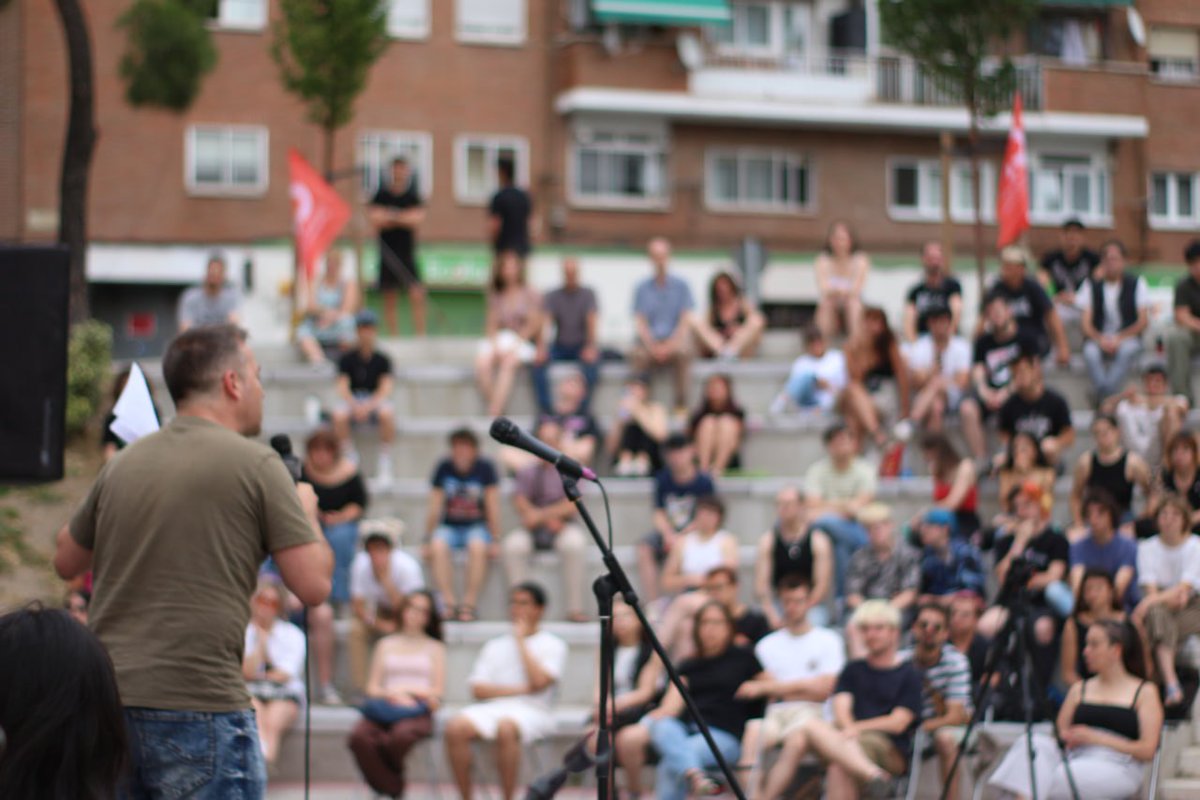 <a href="/Alejandra_crr_/">Alejandra ☕️</a> <a href="/HaibyRivas/">Biby 🍉</a> <a href="/Contrac_Mad/">Contracorriente Madrid</a> <a href="/lierolaliero/">Verónica Landa 🇵🇸</a> <a href="/KGK_News/">Klasse Gegen Klasse</a> <a href="/AAnemoyannis/">Ariane Anemoyannis</a> <a href="/RevPermanente/">Révolution Permanente</a> ACTO FIN DE CAMPAÑA EUROPEAS | <a href="/SantiagoLupeBCN/">Santiago Lupe</a>, historiador, dirigente de la CRT y director de Izquierda Diario:

"Muchas y muchos nos manifestamos hace 13 años en una movilización que acabó en acampadas. Aquello fue el 15M y fue una movilización que se levantó contra una crisis