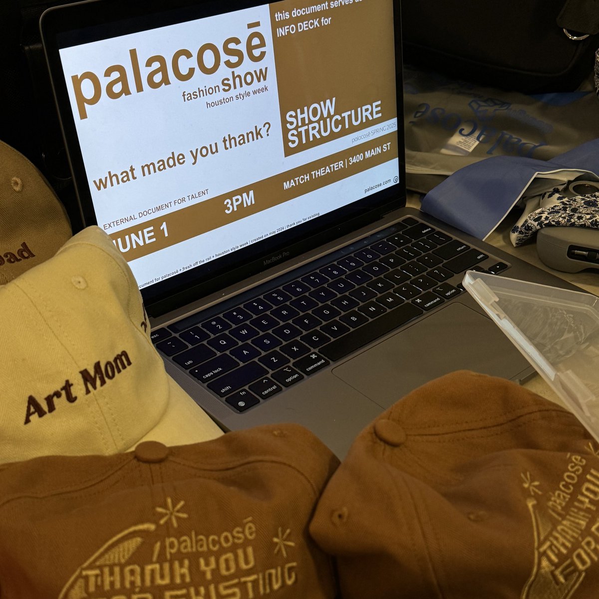 palacosē tweet media