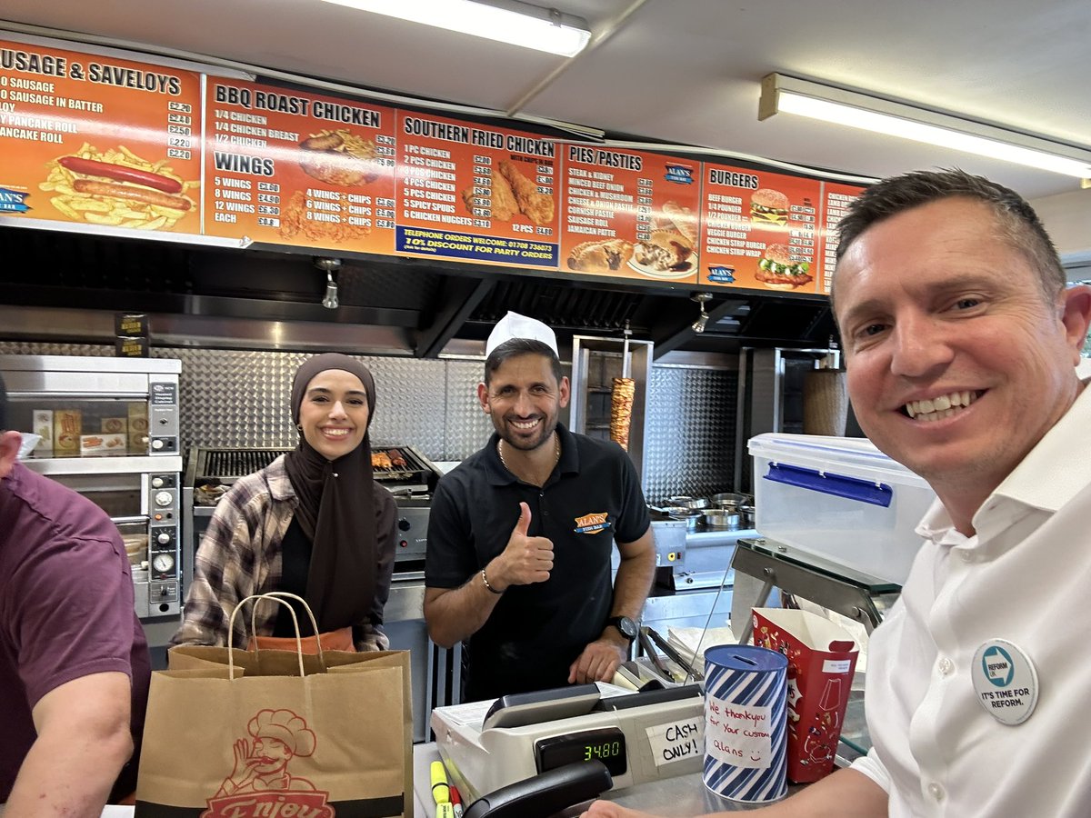 ReformUpminster's tweet photo. As it's National Fish & Chip day I thought I'd support my local 'Alan's Fish Bar' and enjoy a large cod and chips. Thank you Hassan & his daughter Fatos for keeping the tradition going #BritainneedsReform #NationalFishandChipsDay
#RefomUK https://t.co/1e3pEBYcS0