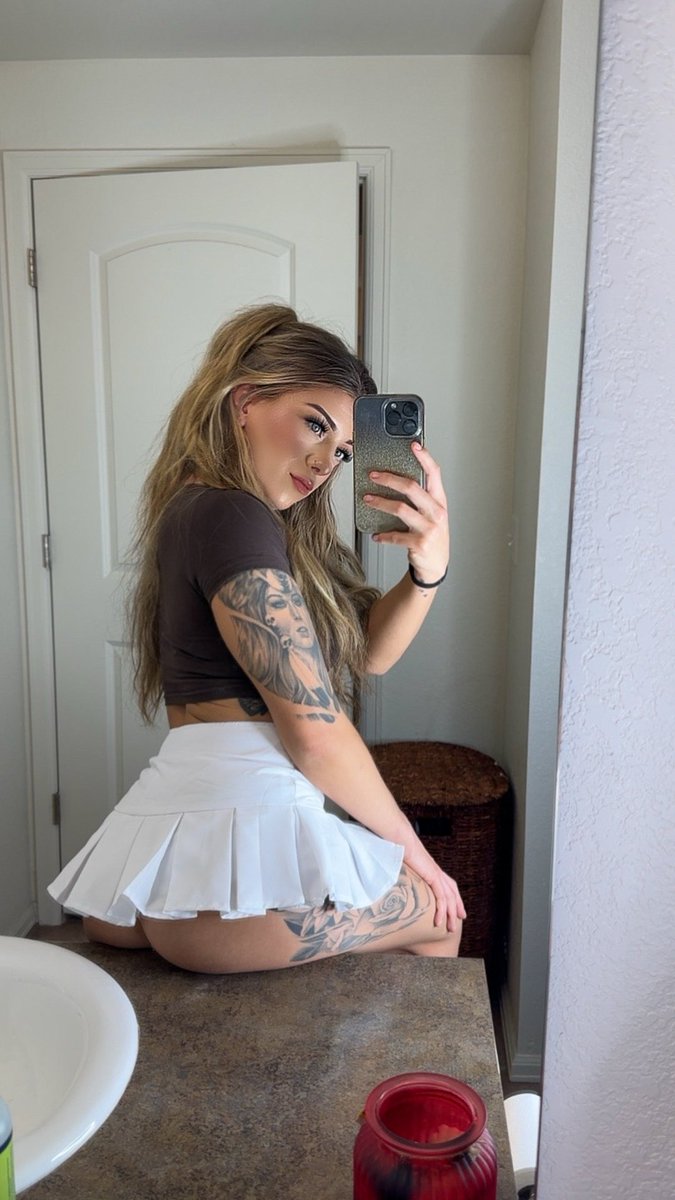 onlyclyss's tweet photo. Describe me in 1 word 🤍🤭 https://t.co/boQrEjGTAt