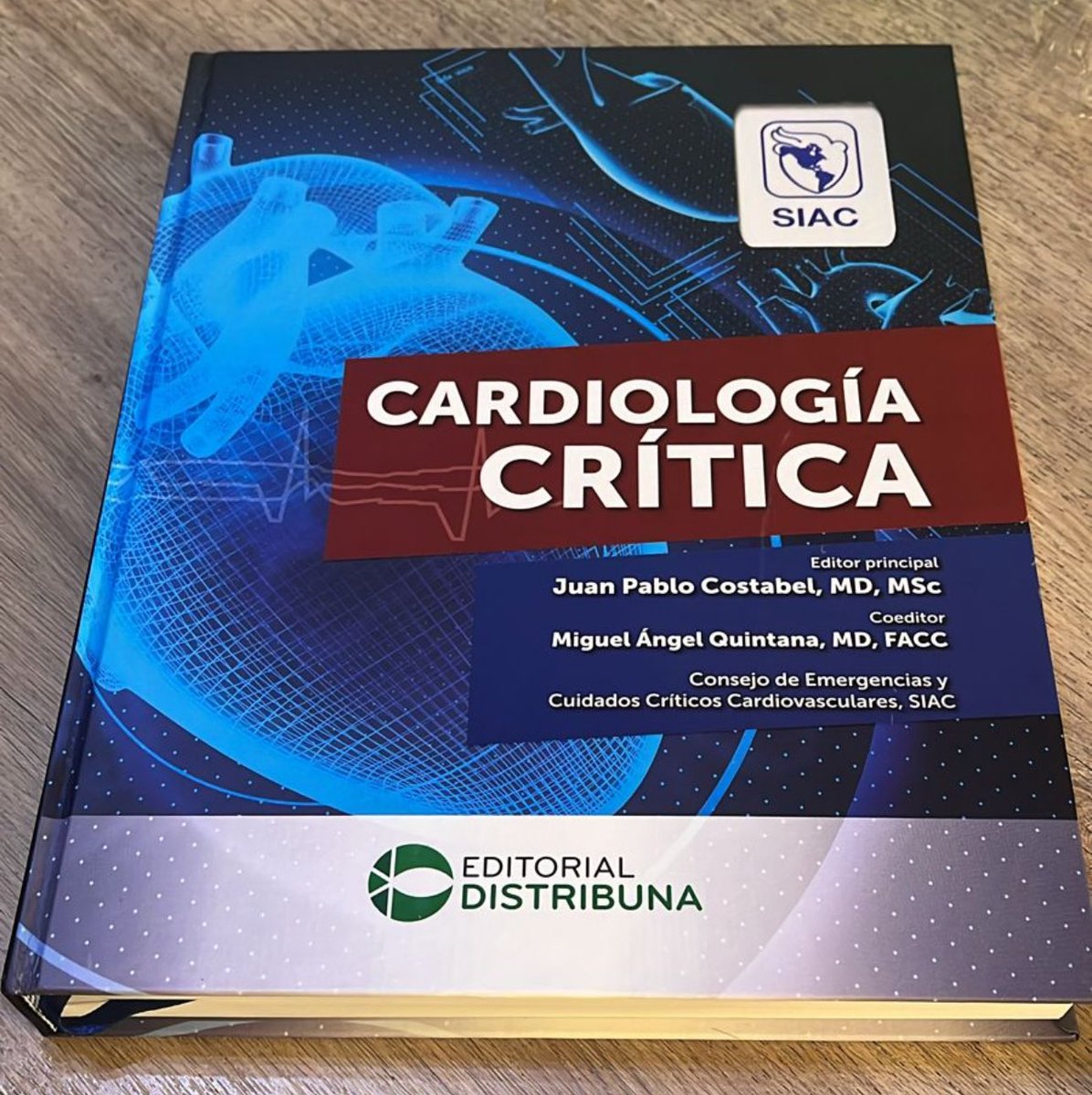 Mi papá <a href="/MQuintanaD/">Miguel Quintana</a> presentó en México el libro “Cardiología Crítica” junto a <a href="/jpcostabel/">Juan Pablo Costabel MD 🇦🇷</a> y sus colegas <a href="/EmergenciasSiac/">Emergencias SIAC</a> y
<a href="/SIAC_cardio/">SIAC</a>. Orgullosa de su trabajo siempre ❤️ 

Fotos de <a href="/gonzaeperez/">Gonzalo Perez</a>.