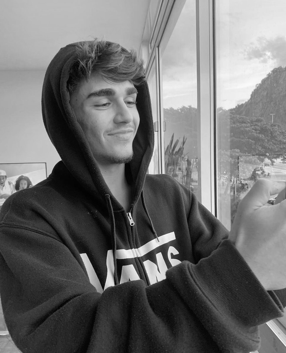 limoerizei's tweet photo. @iforlorde
𝒩ome: Cebolácio Jr. 
ℐdαde (16-18): 18.
𝒮exuαlıdαde: bissexual.
𝒫ronomes: ele/dele. https://t.co/5NzJZ4qrQI