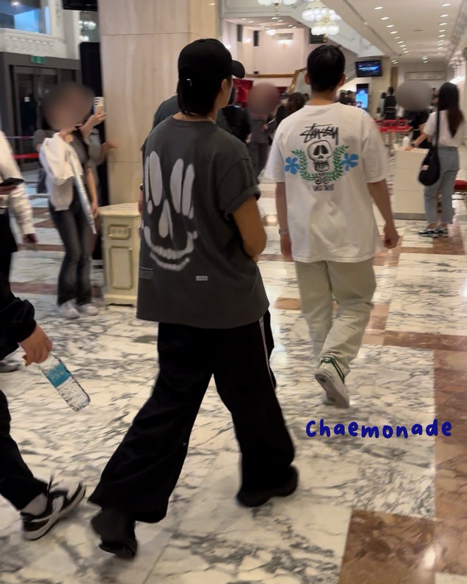 ImChangkyunBr's tweet image. 📷🐺[07.06.24 #PREV] 
— I.M e Kihyun indo assistir o musical do Shownu 'Great Comet' 💜

©MX_sandy2627
©chaemonade