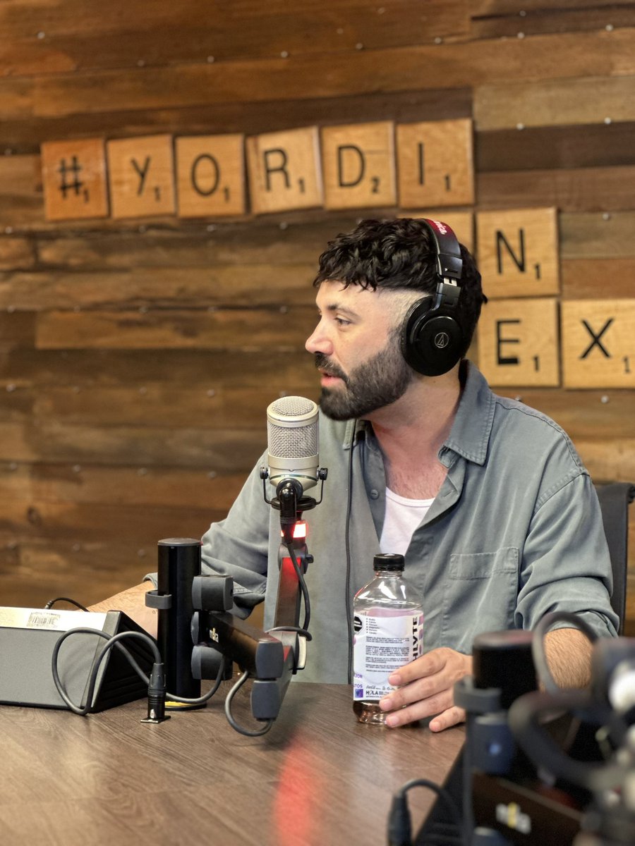 ExaFM's tweet photo. ¡Ya estamos platicando con @dgocardenas 🤩! Nos habla acerca de “Mean Girls: El Musical” 🎶💕💕 💋 Además, de las sorpresas que vienen en #YordiEnExa con @YordiRosado y @soymanolofer en el 104.9 FM 📻 https://t.co/wmMIJABrjn