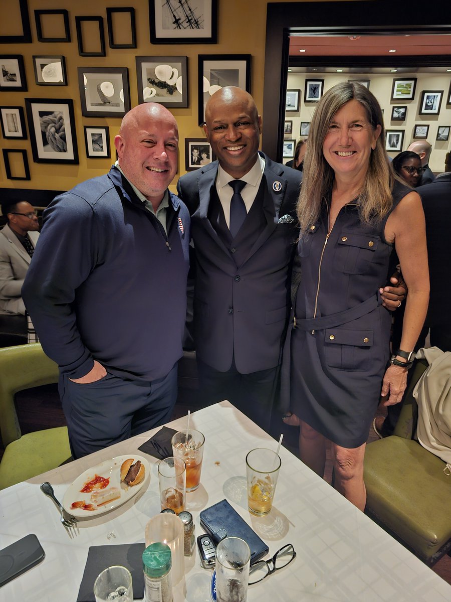 DemsforILHouse's tweet photo. Heโs just the best, baby! Thanks to Rep. Marty Moylan, we're getting big things done! Spotted at his recent fundraiser ๐ธ House Speaker @ChrisWelch_JD, Rep. Mike Kelly, and Rep. @hoandhuynh and a whole host of folks who help keep Illinois moving forward. ๐ซ
#DemsGetItDone https://t.co/cSyCtwzvdU