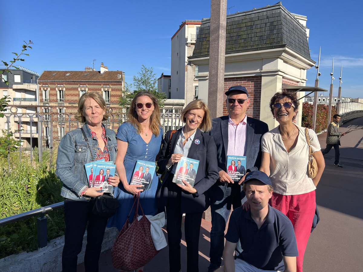 HORIZONS SURESNES (@horizons92150) on Twitter photo Dernière ligne droite à #Suresnes
Le 9 juin on vote ! 1 seul jour 1 seul tour ! @BesoindEurope <a href="/ValerieHayer/">Valérie Hayer</a>
#ElectionsEuropéennes2024 Dernière ligne droite à #Suresnes
Le 9 juin on vote ! 1 seul jour 1 seul tour ! @BesoindEurope <a href="/ValerieHayer/">Valérie Hayer</a>
#ElectionsEuropéennes2024