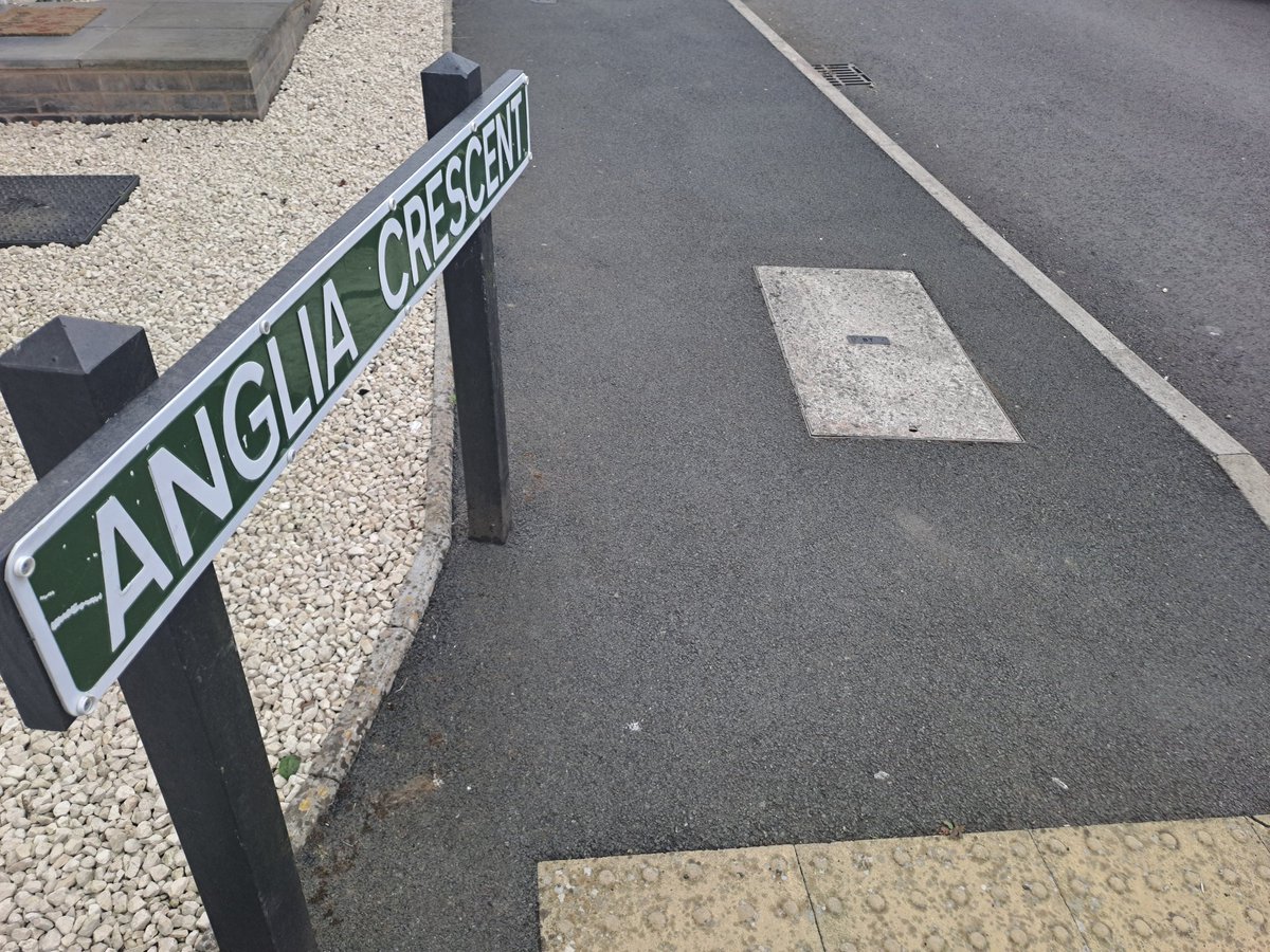 MalvernCops's tweet photo. #PCSOSmith has been out and about across #Kempsey on #footpatrol this afternoon ๐ฎโโ๏ธ
Great engagement with residents, staff at the local shop and being #VisibleInTheCommunity ๐จ
#KempseyAlfrickSNT #CommunityPolicing @InspDaveWise https://t.co/ohu5HjpUKd