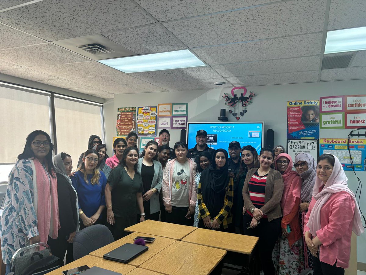 CCSNewcomers's tweet photo. #FlashbackFrida to the Employment Scam Info session, organized by our EAP &amp; LINC team, presented by @TorontoPolice 43 Division! Insights on scams &amp; prevention—crucial for job seekers, especially newcomers! Thank you @TorontoPolice for the engaging presentation! #Stayinformed https://t.co/LiOKUNYfKS