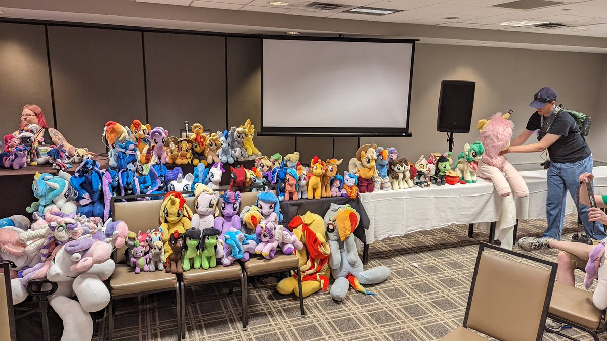 HoofWorkWCPC's tweet photo. So many plushies! Happening now in the Hoof Work room, it's the first annual meeting of Plushaholics Anonymous. 

Come and show off plushies you have purchased, commissioned, and tell about them with your fellow plush owners!

#WCPC24 https://t.co/myfbW28985