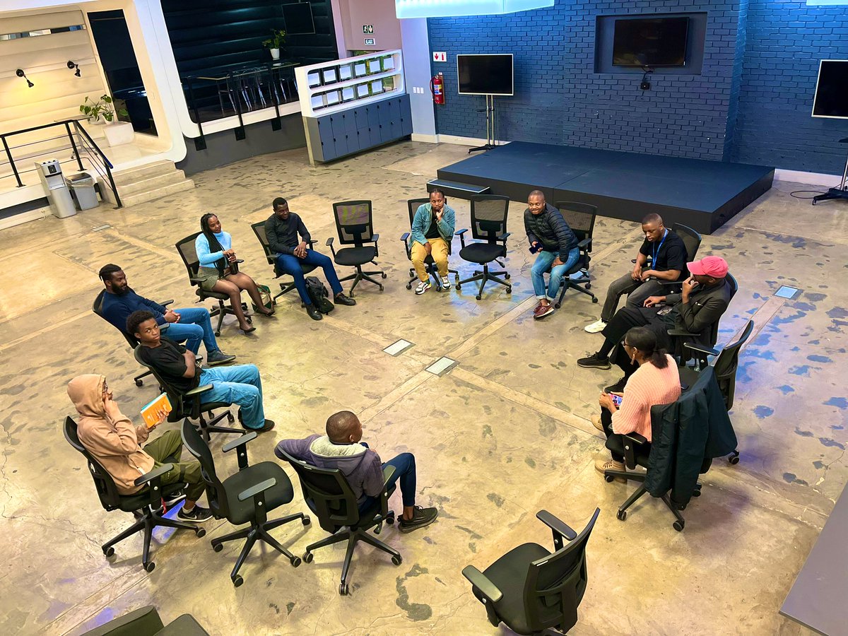 4otune's tweet photo. Let’s make the tech circle ⭕️ bigger 

#GeeksConnect https://t.co/Fwmce74WI7