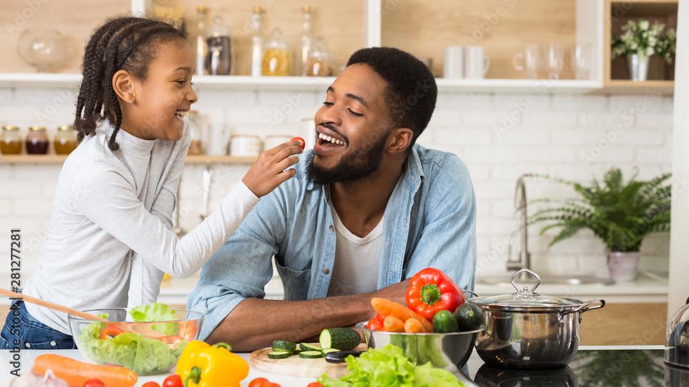 Neckties may be a popular Father's Day gift, but wouldn't it be nice to give Dad the gift of a long, healthy life? In honor of Father's Day, here are some of the most important foods for protecting men's health. extension.missouri.edu/news/foods-for…