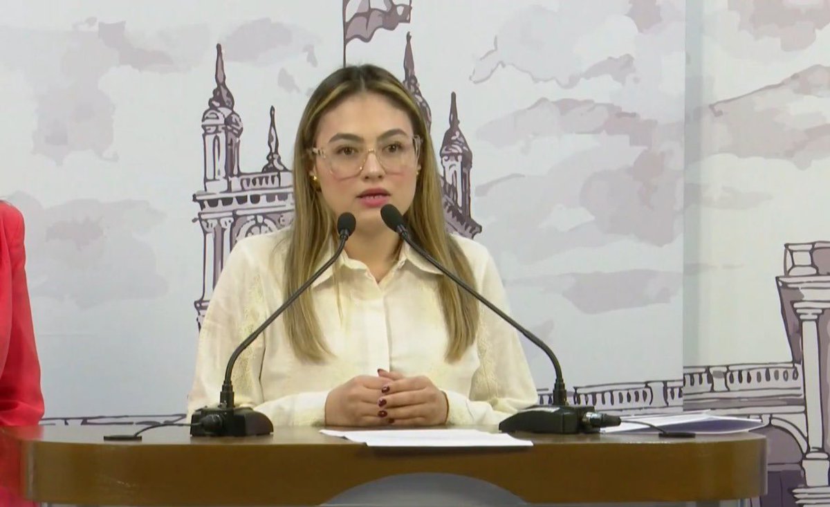 MilvaGauto's tweet photo. Esta chiquilla llamada Salma Agüero fue la joven que me afilió a la ANR el año pasado.
Hoy fue designada por el presidente Santiago Peña como nueva ministra de la Secretaría Nacional de la Juventud @SNJPy !!

El día de mi afiliación fui a la ANR  y al fin lo conocí al candidato en aquel momento- Santi Peña- y hoy es el presidente! 

🎥 El video es de aquel día donde estuve con Salmuchi y Santi, dos ganadores! Inmensamente orgullosa y feliz con ellos! 🤍 💥