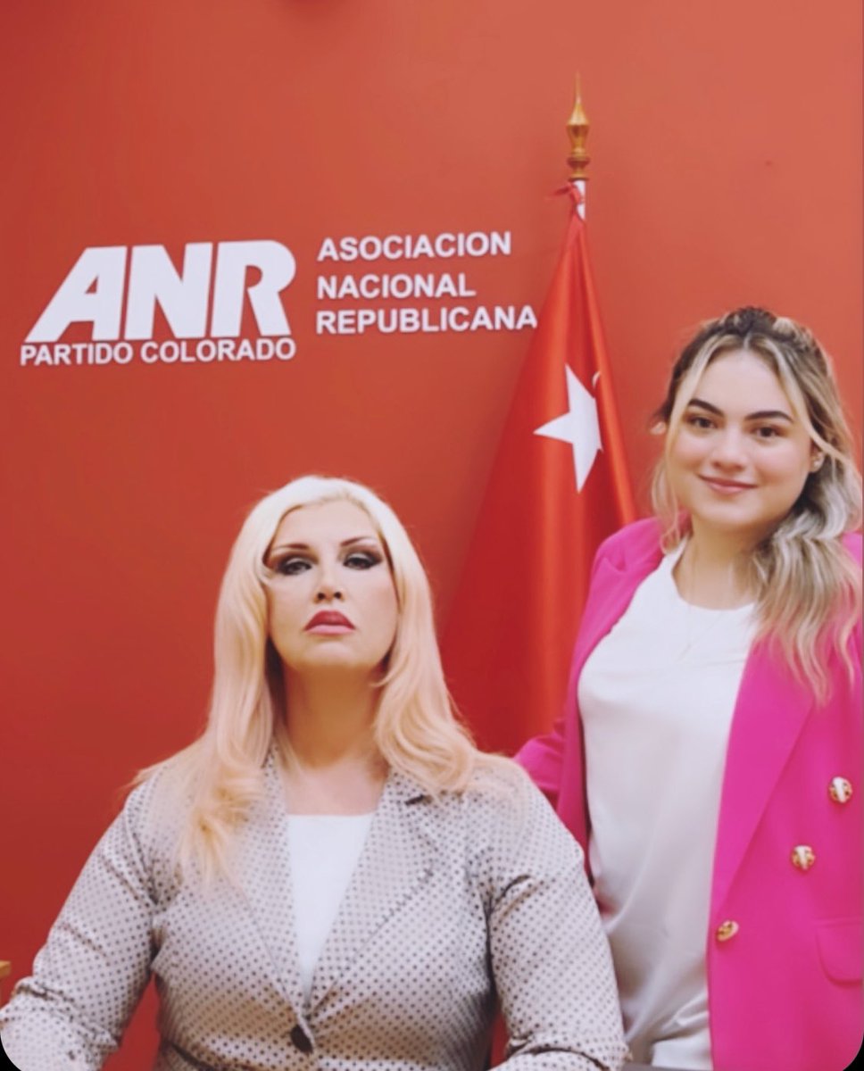 MilvaGauto's tweet photo. Esta chiquilla llamada Salma Agüero fue la joven que me afilió a la ANR el año pasado.
Hoy fue designada por el presidente Santiago Peña como nueva ministra de la Secretaría Nacional de la Juventud @SNJPy !!

El día de mi afiliación fui a la ANR  y al fin lo conocí al candidato en aquel momento- Santi Peña- y hoy es el presidente! 

🎥 El video es de aquel día donde estuve con Salmuchi y Santi, dos ganadores! Inmensamente orgullosa y feliz con ellos! 🤍 💥