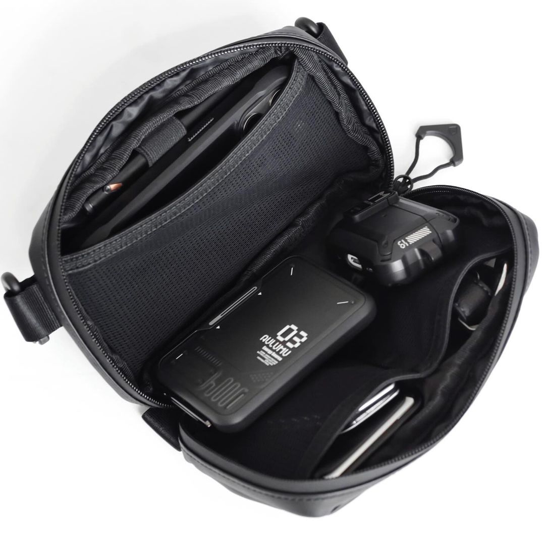 wandrdgear's tweet photo. Everything has its place in the WANDRD Tech Bags. 

All sizes and colors of Tech Bags are currently 20% off! 🔗 LINK IN BIO 🔗 

#WANDRD #HouseOfExploration #WanderMoreWorryLess #TechBag #TravelHacks https://t.co/kLbWwrfYxW